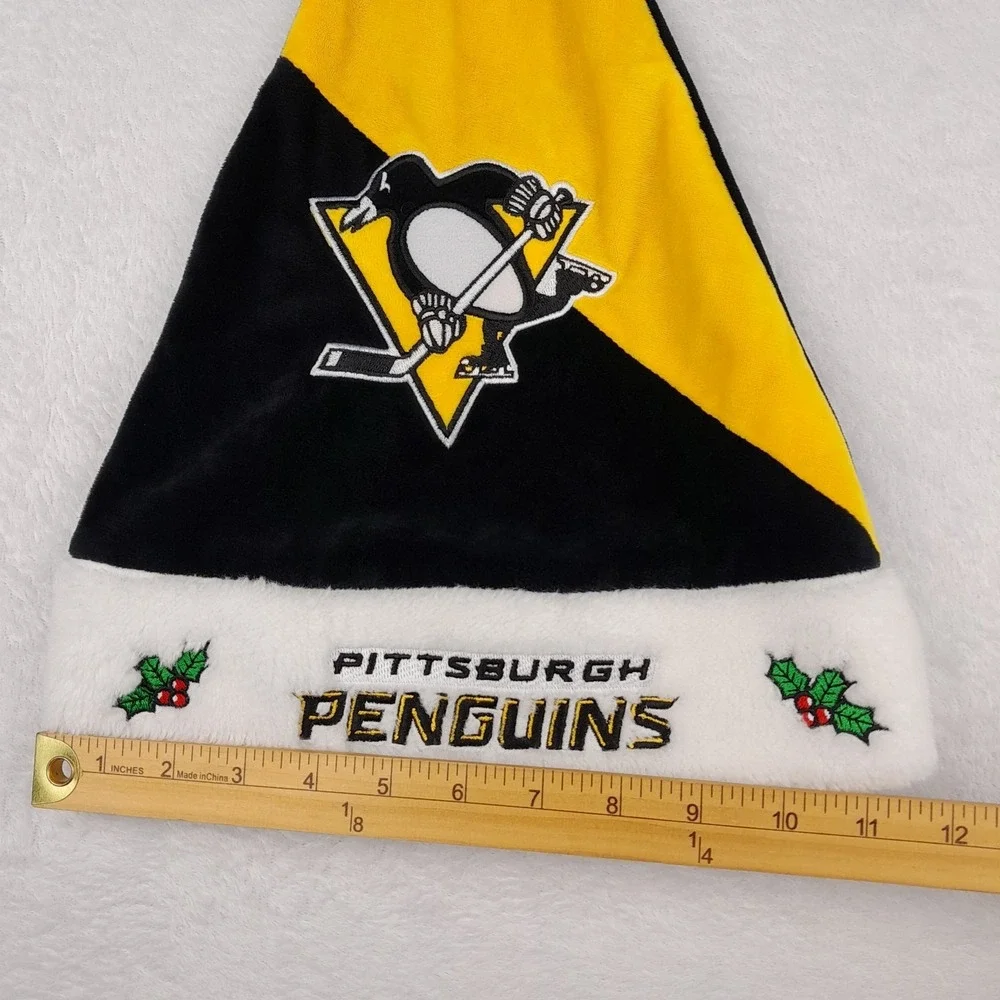 Pittsburgh‎ Penguins NHL Colorblock Santa Hat Forever Collectibles Logo Winter